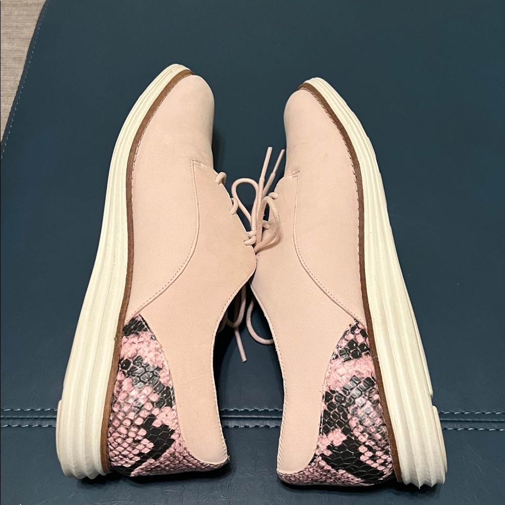 Cole Haan Original Grand Oxford Sneaker Snake Detail on back, Peach Whip, Size 7